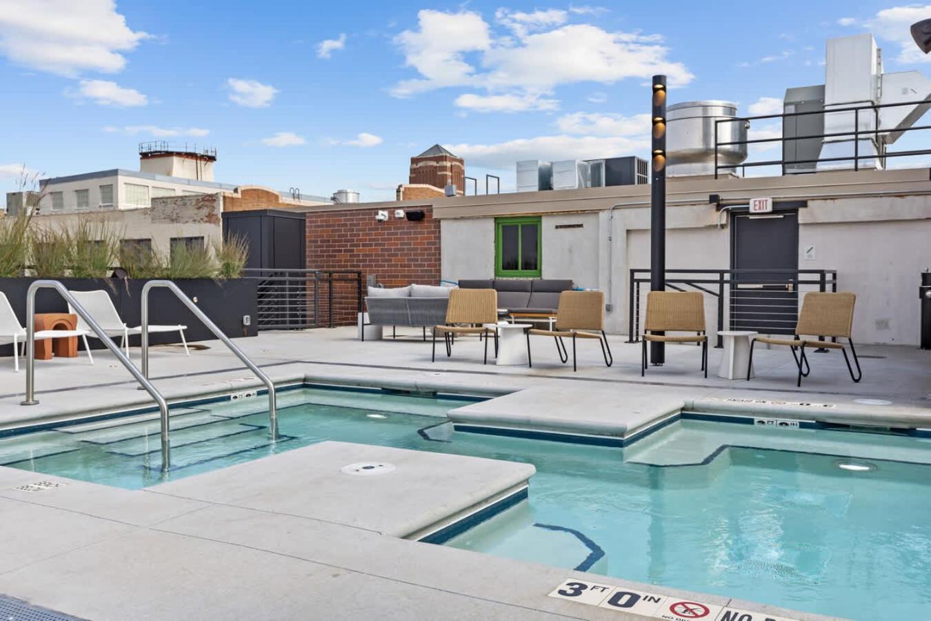 Cozysuites Nlg With Pool Bowling Alley Sauna #19 Minneapolis
